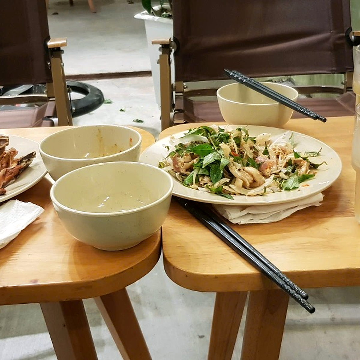 Món ăn miền Trung và đồ uống tại quán